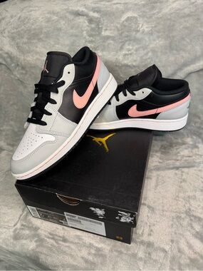 New in Box 🍬 Air Jordan 1 Low (GS) - Size 7Y